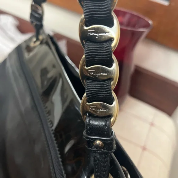 Salvatore Ferragamo Black Patent Soft Leather Shoulder Bag Magnetic Close - Picture 5 of 15